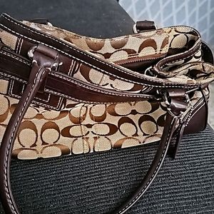 Shoulder bag with matching wallet